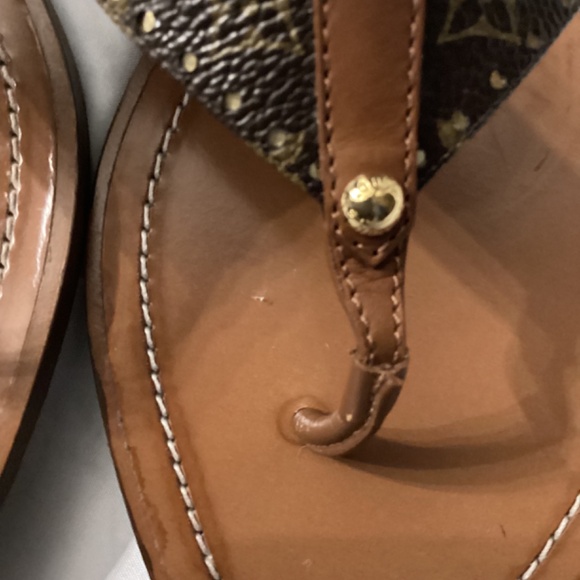 (PRE-OWNED) Authentic Louis Vuitton Flat Thong Sandal (Color: Brown) - Picture 6 of 7